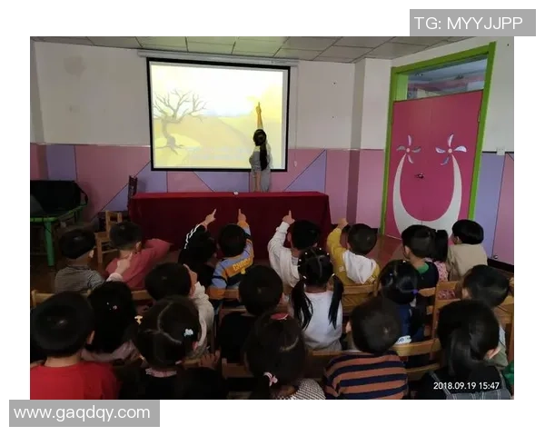 《足球之光:一个足球巨星之子如何在父亲的影子中找到自我》 《足球之光:一个足球巨星之子如何在父亲的影子中找到自我》